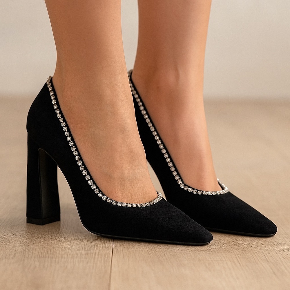Fortuna Valentino Pointed Toe Suede Pumps – Black & White